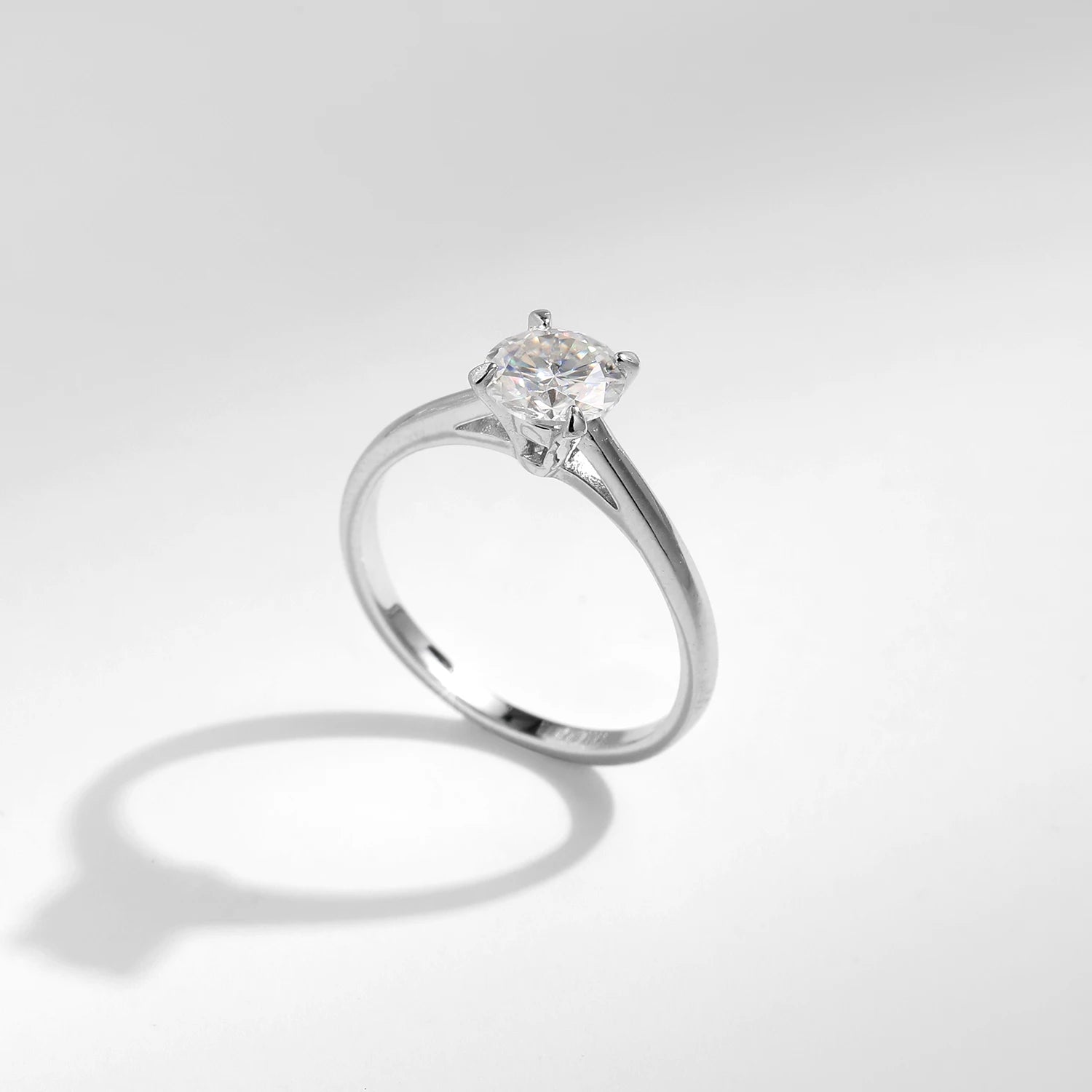 Elegant wedding ring with moissanite stone for women