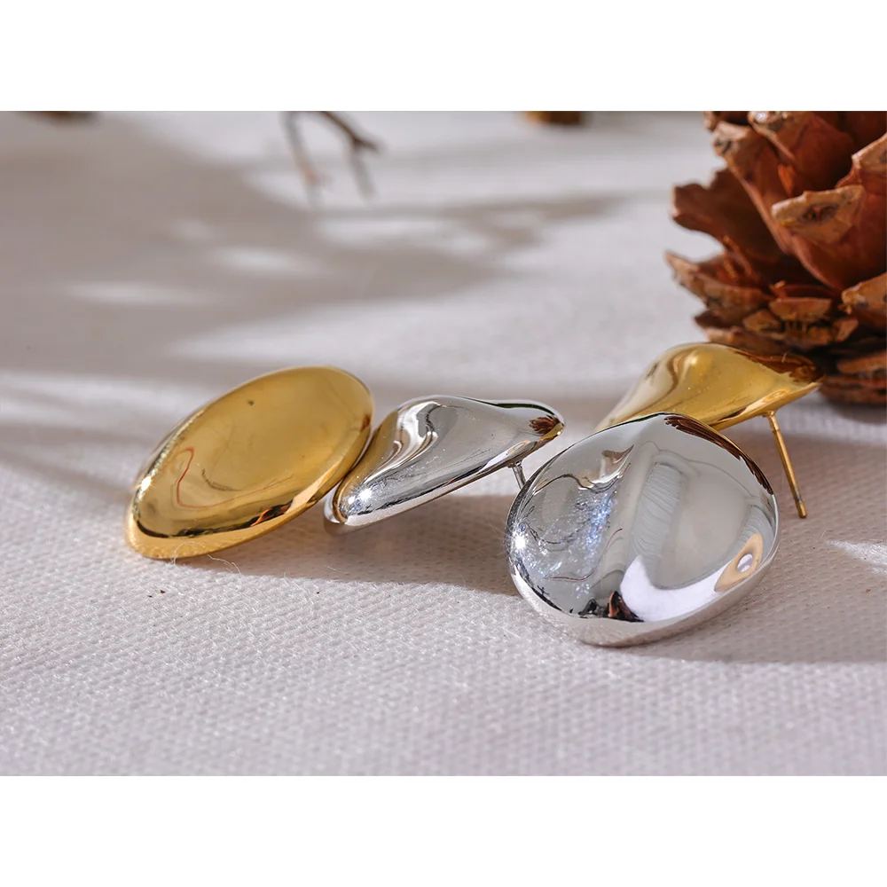 Minimal gold plated design pairing with gold a earrings