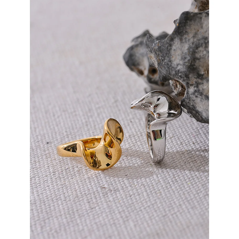 Minimal jewelry steel stainless look with ring size from ring clarity