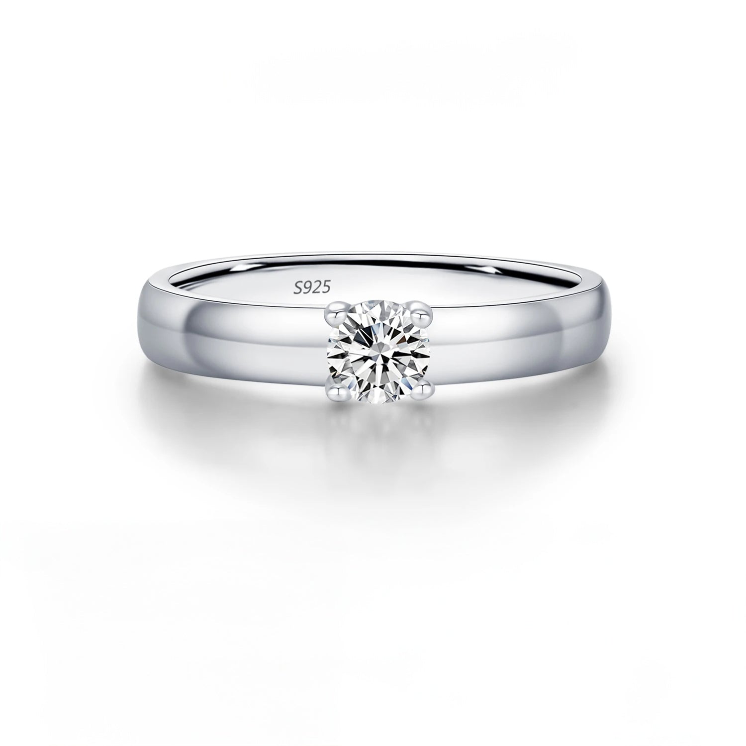 Ring moissanite in 925 sterling silver with moissanite diamonds and silver color