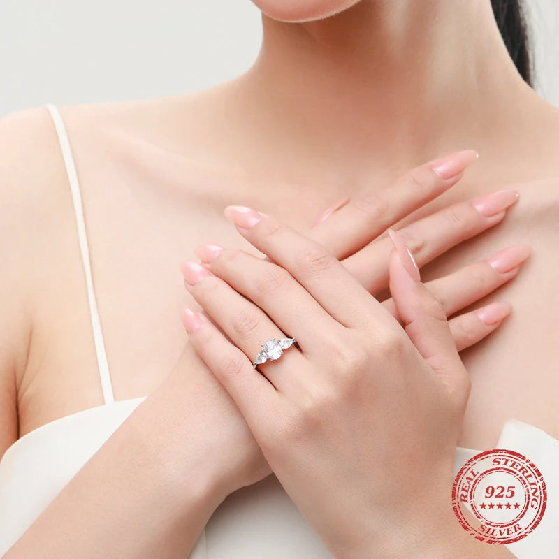 Refined wedding ring design with smooth ring oval lines