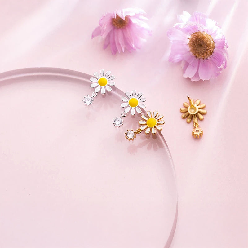 Flower earrings in polished 925 sterling silver designed as stud earrings