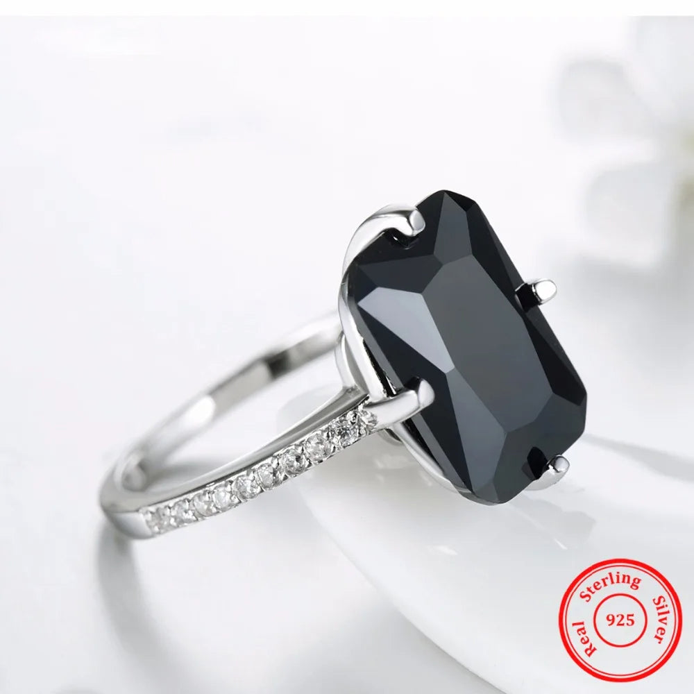 Classic silver ring styled as a vintage ring with deep black crystal shine