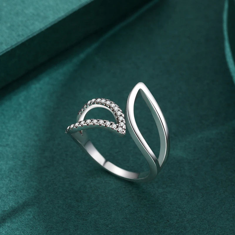 Silver ring showing modern lines with subtle vintage ring jewelry feel