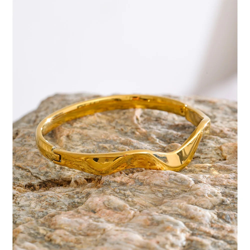 Stainless steel jewelry bangle with radiant gold finish