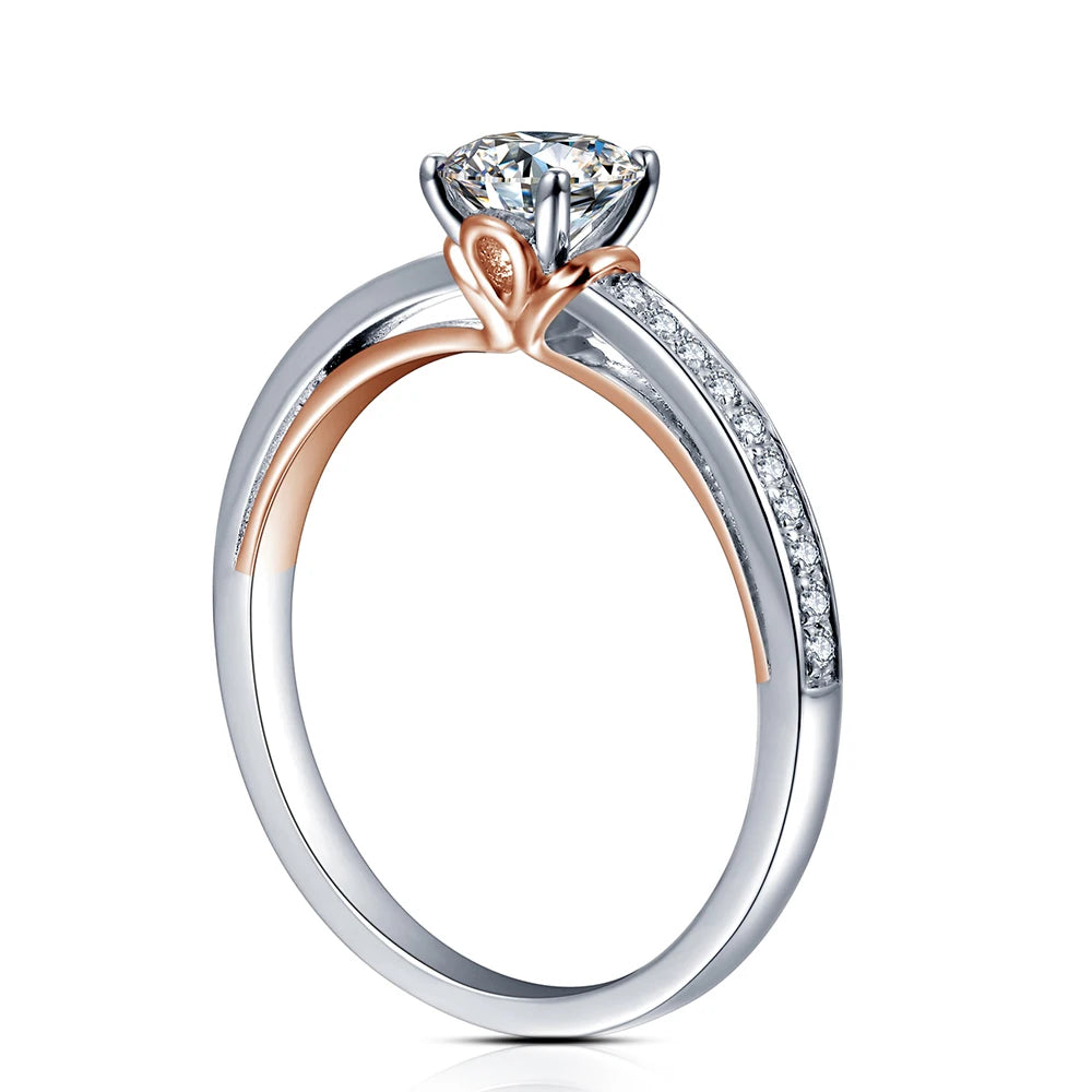 Sterling silver ring with colorless D-Color VVS1 moissanite stone