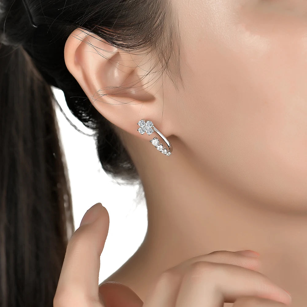 Earrings moissanite set with classic stud design