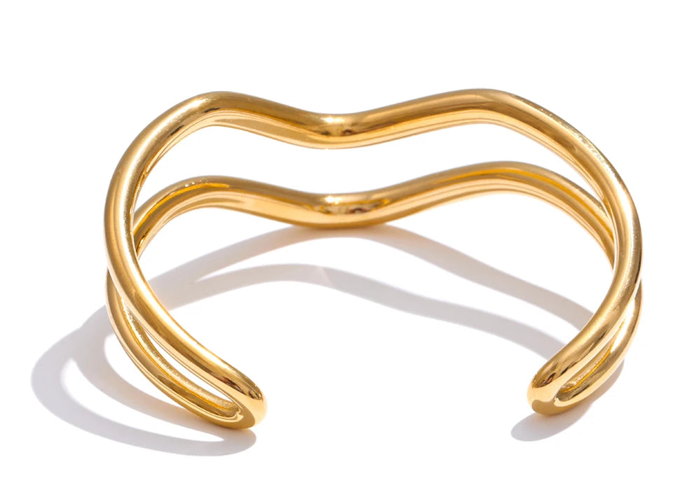 Elegant bracelet with gold appeal in a classic bangle bracelet style