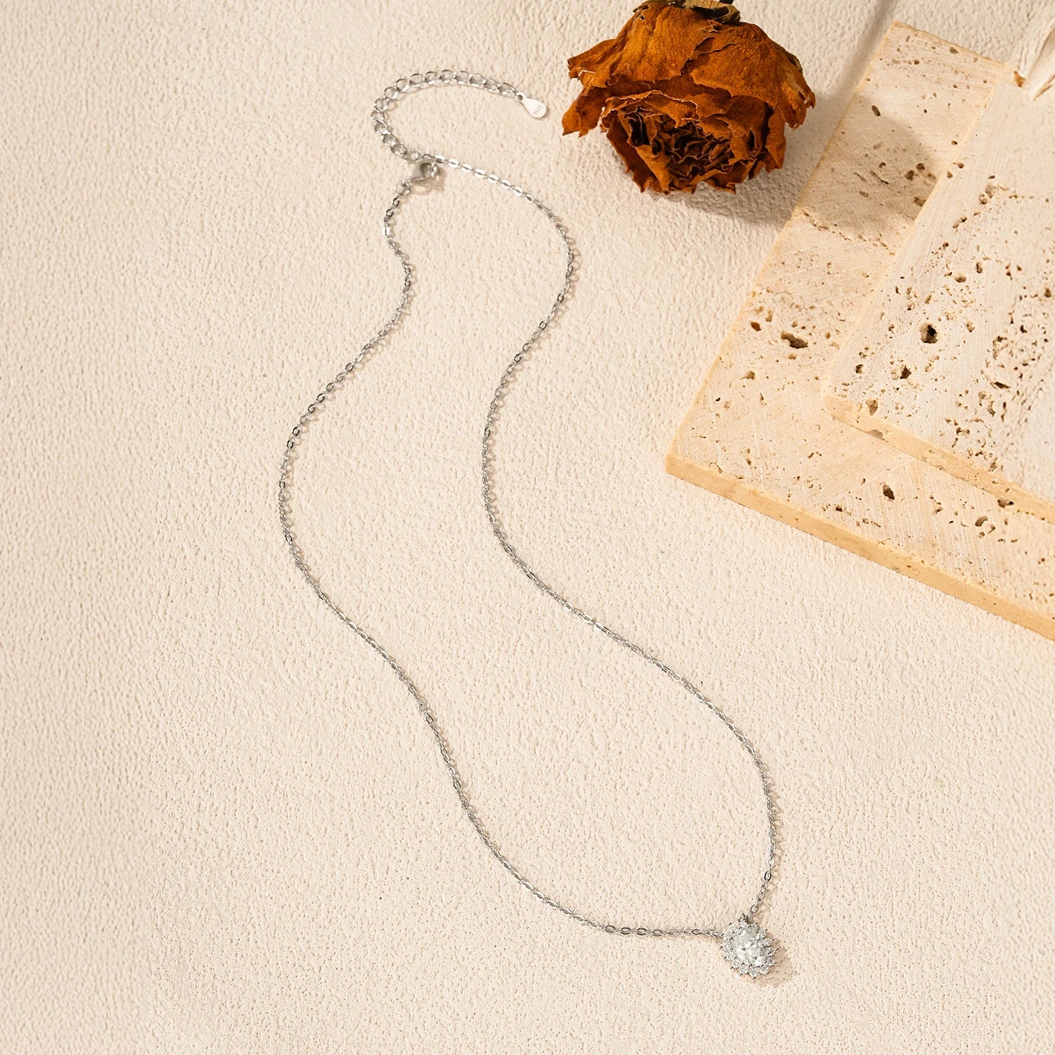 Elegant pendant necklaces design featuring moissanite stone