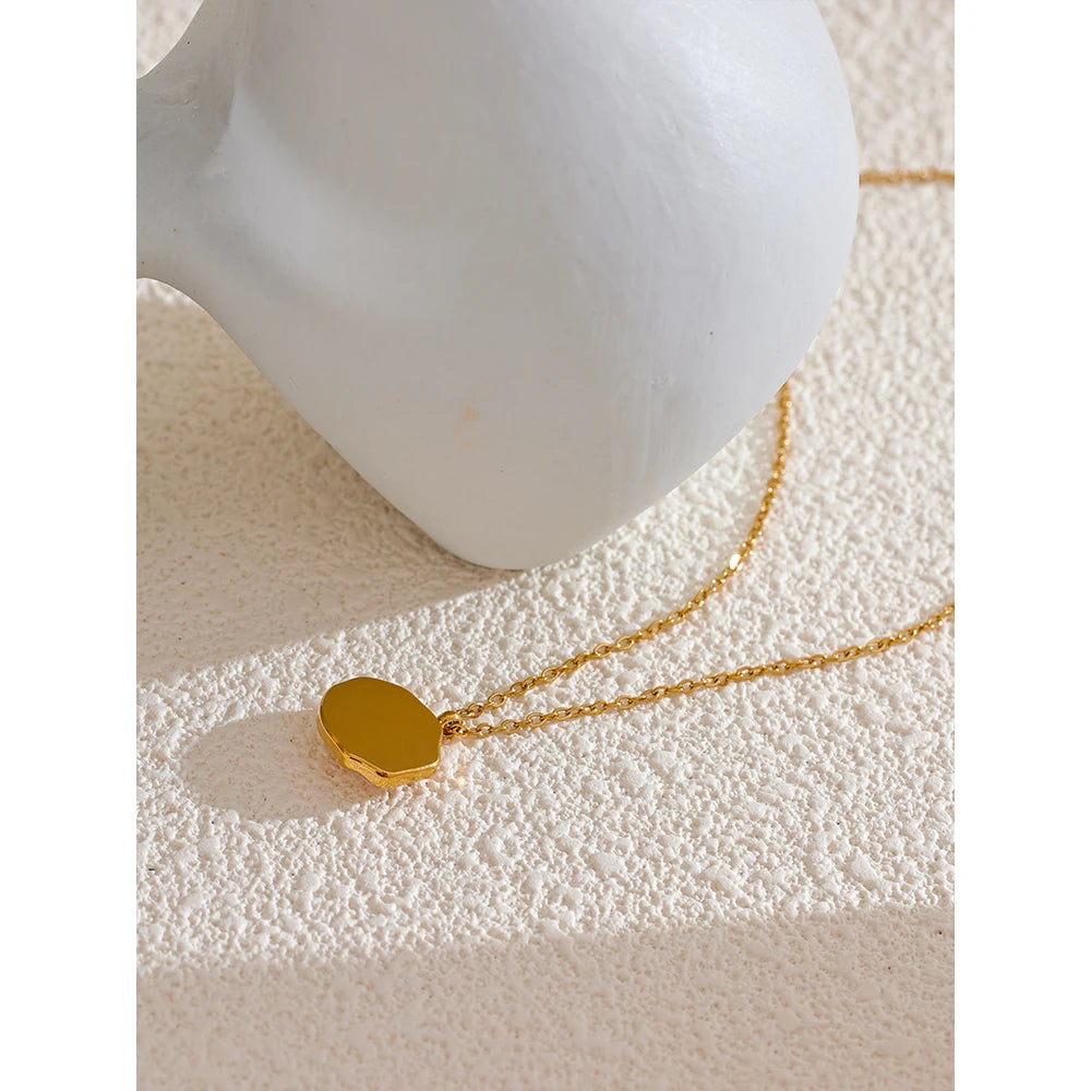 Chain necklace with seashell necklace accent for elegant wear