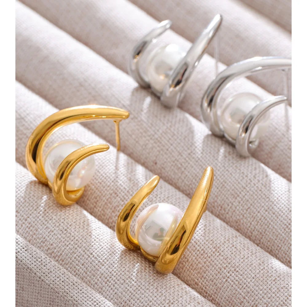 Stylish ear rings gold earrings with classic hoop and pearl detail