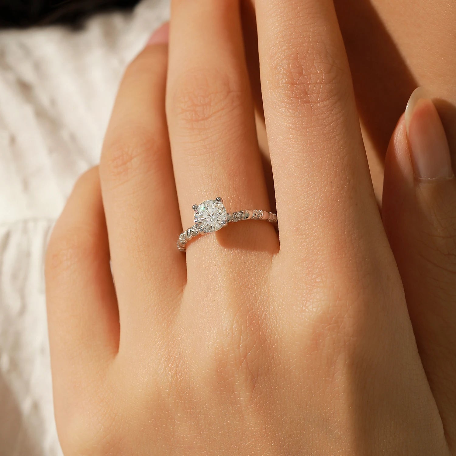 Elegant rings wedding style band with brilliant moissanite