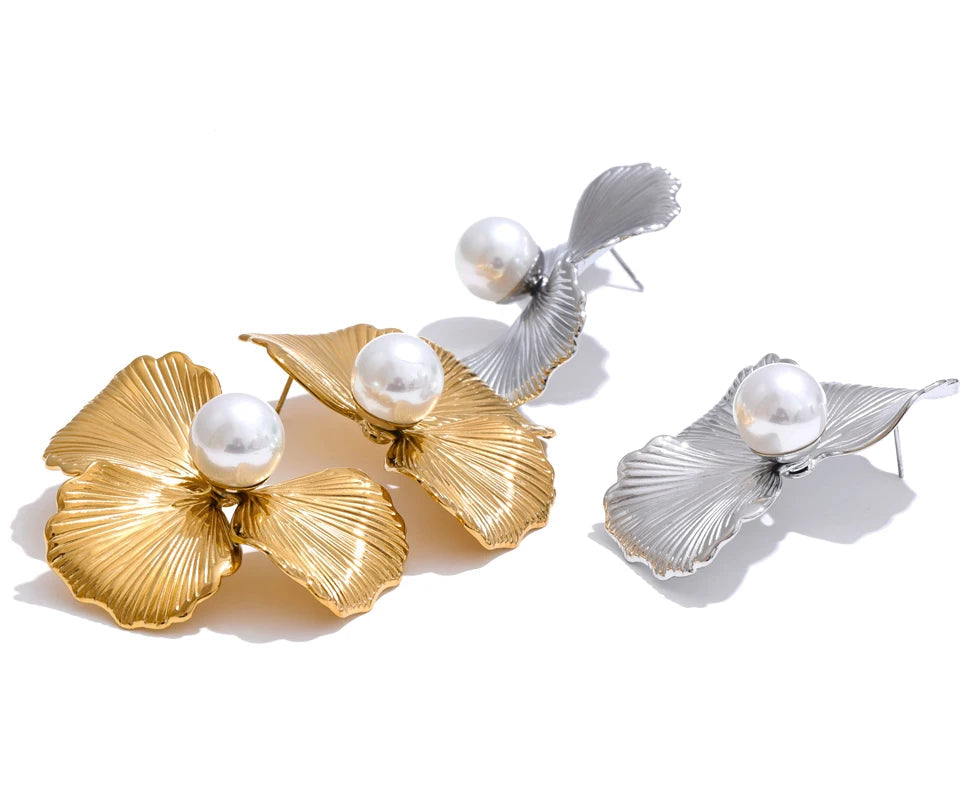 Clean background photo of gold and earrings harmony with a single pearl focal point