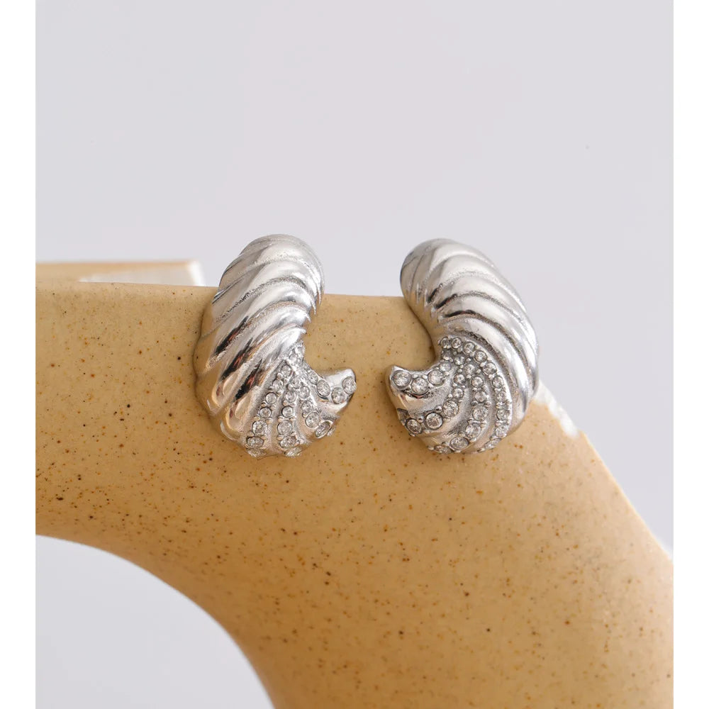 Elegant gold earrings with cubic zirconia stud design