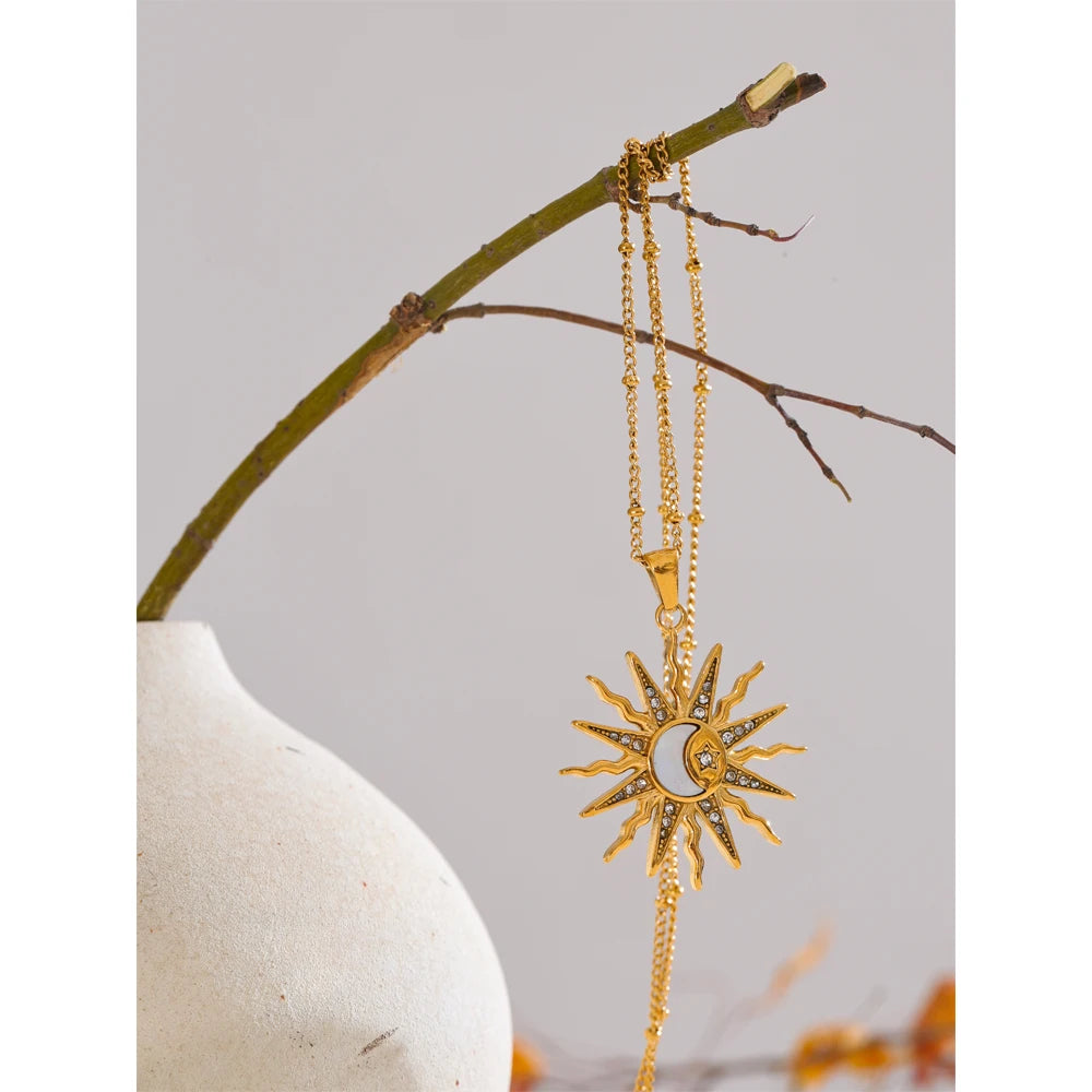 Stainless steel jewelry chain carrying a delicate pendant in necklace composition