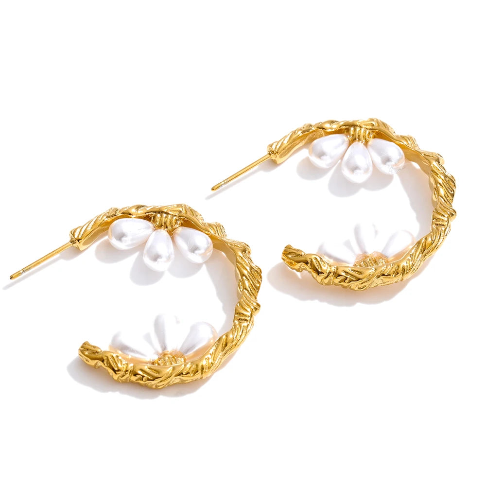 Minimalist earrings earrings gold with modern C shape design