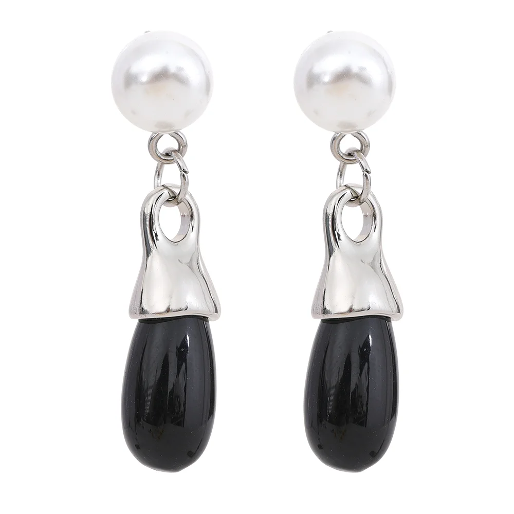 Classic ear rings shaped for graceful drop earrings motion