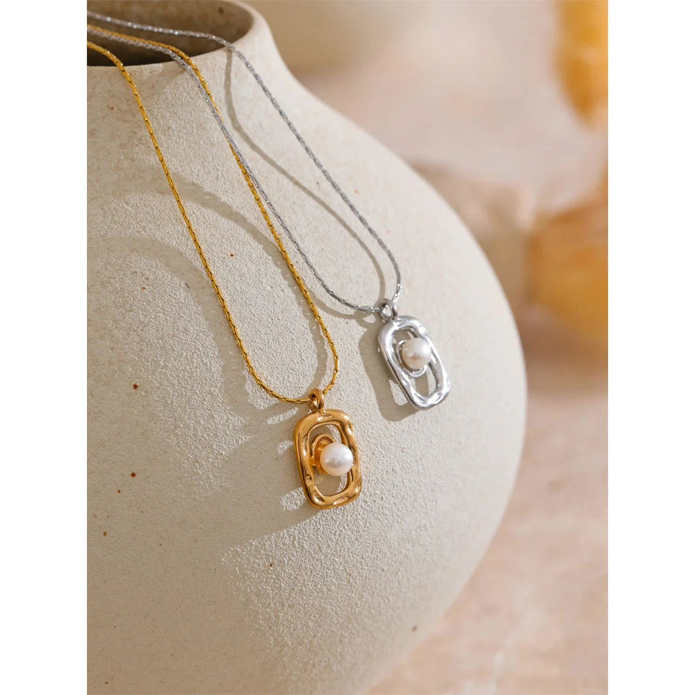 Elegant pearl on a necklace design with rectangular pendant