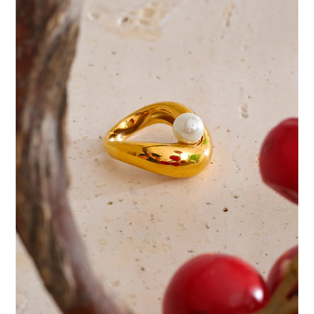 Minimalist pearl ring with glossy gold finish