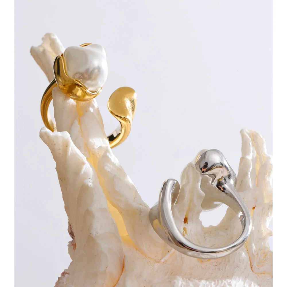 Ring with size friendly adjustable golden band