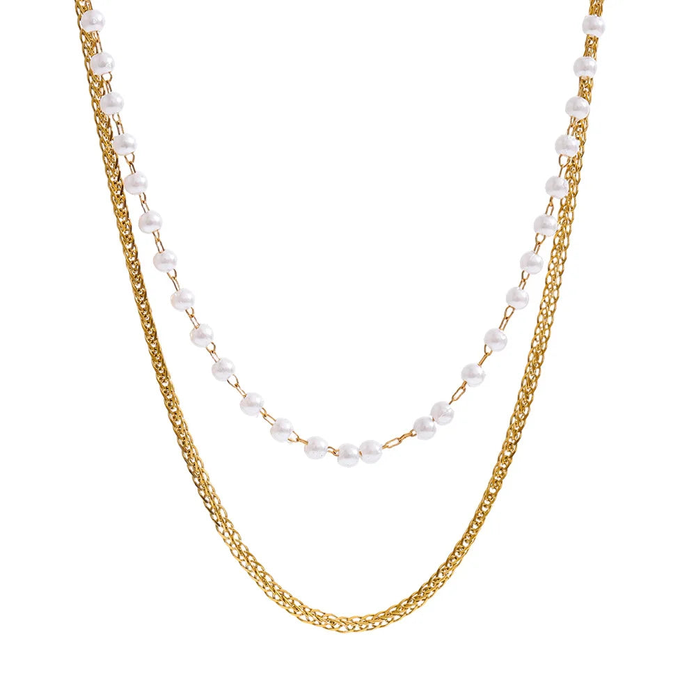 Pearl with necklace arrangement in modern layered style