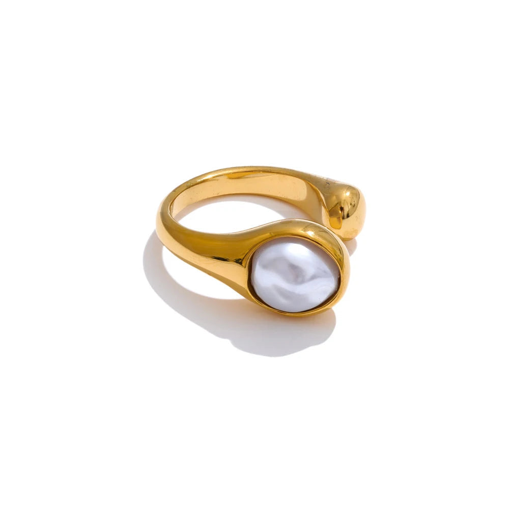Vintage geometric a pearl ring with ringed pearl detail in gold plated finish