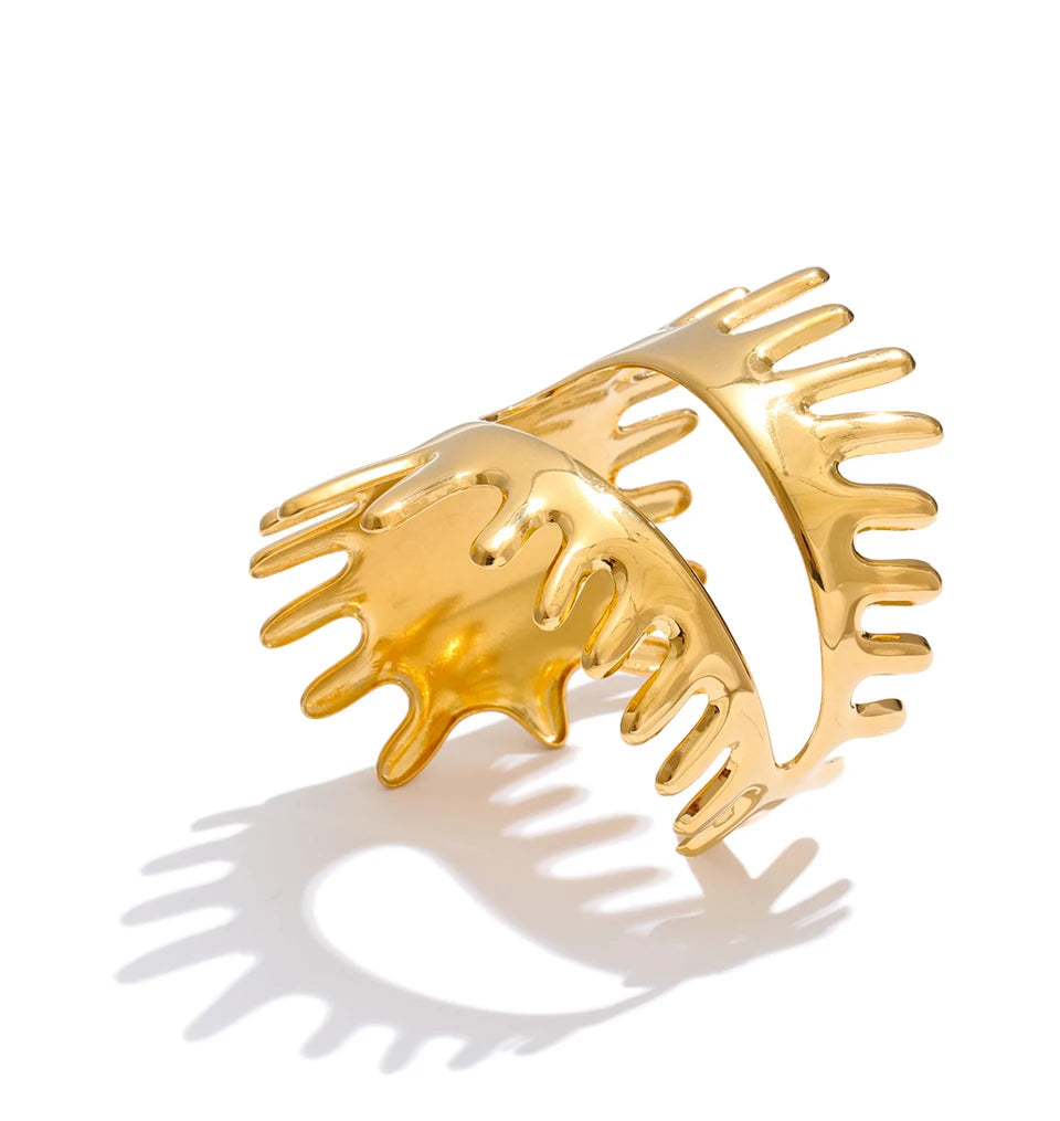 Elegant bracelet with gold design for standout styling