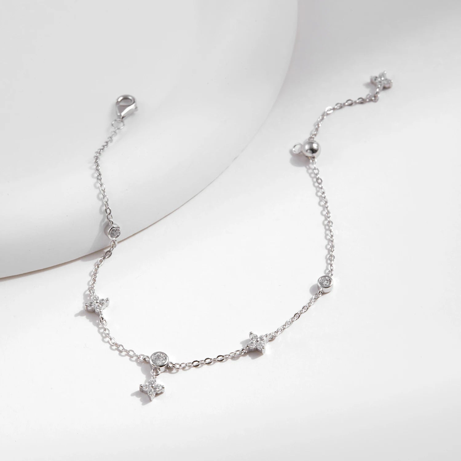 Bracelet clover centerpiece with cz on polished 925 sterling silver