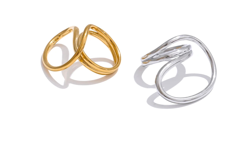 Geometric ring with size silhouette highlighting smooth interior fit