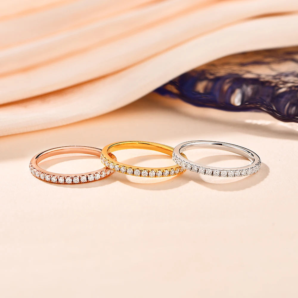 Excellent cut round moissanite ring in sterling silver base