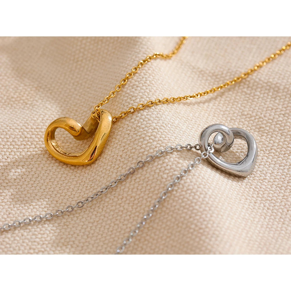 Twisted Heart Love Necklace in 18K Gold