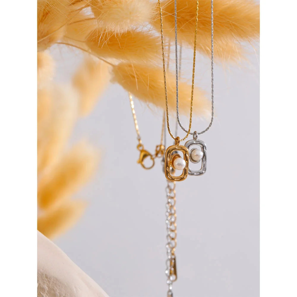 Waterproof jewelry pearl pendant necklace in gold plated tone