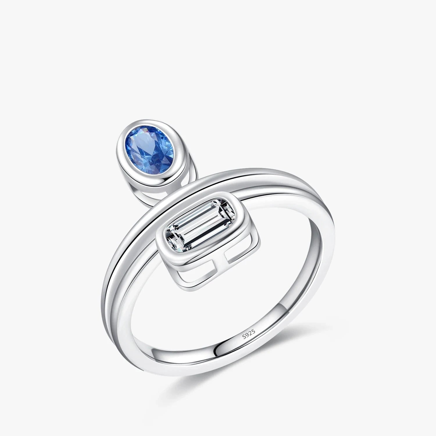 Silver ring highlighting ring emerald style in a clean setting