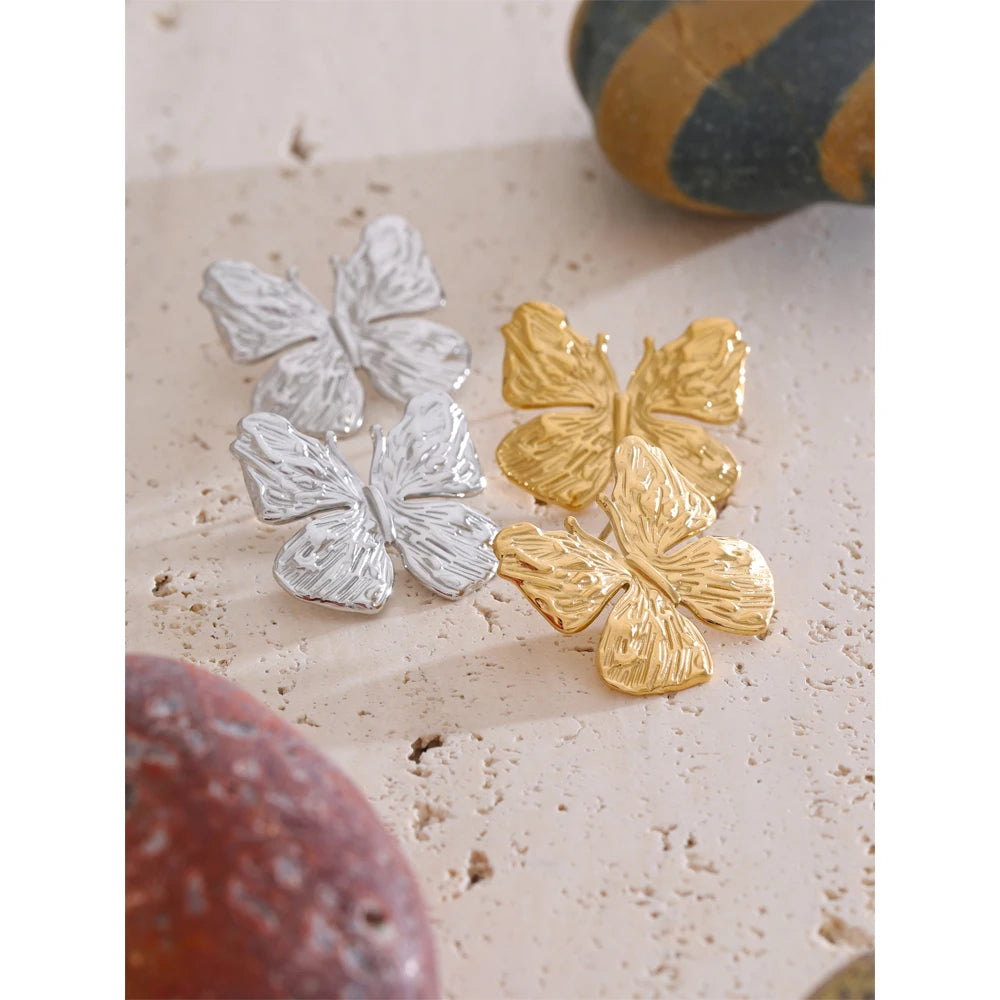 Earring earrings design featuring butterfly shape and radiant gold plated surface