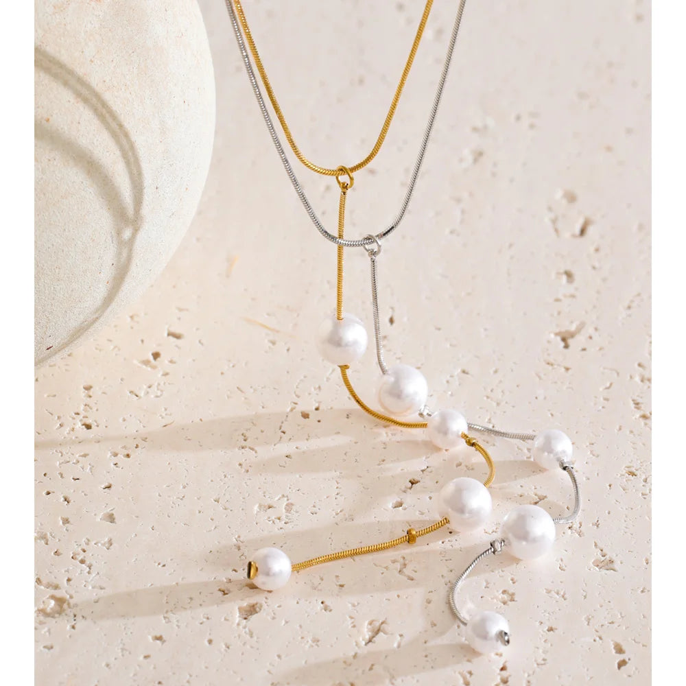 Necklace pearl necklace style featuring luminous pearls