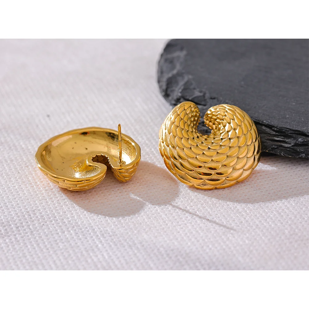 Vintage Hypoallergenic Stud Earrings in Gold