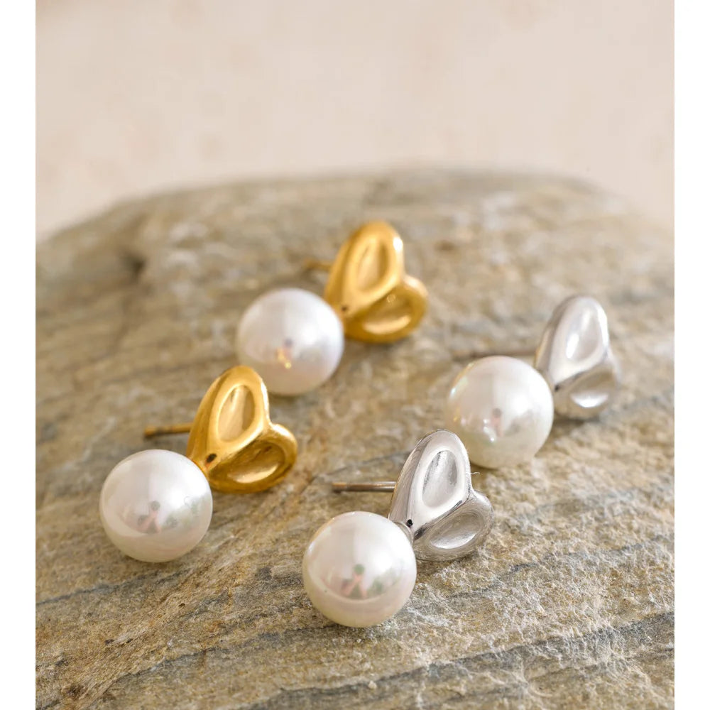 Chic golden jewelry heart earrings for daily wear