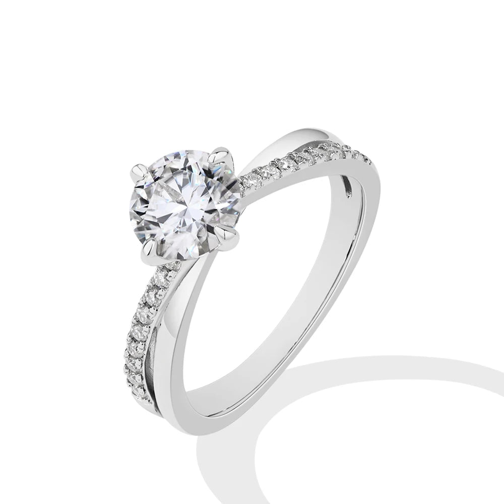 Moissanite jewelry wedding ring with classic claw setting
