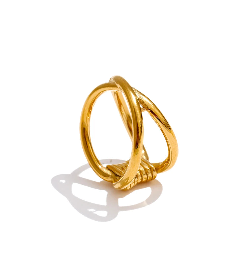 Knot shaped ring with gold ring a bright finish