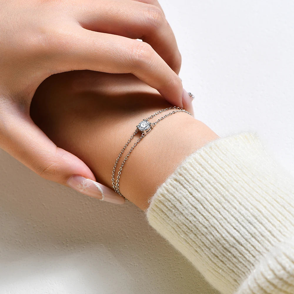 Bracelet in silver chain with moissanite stones