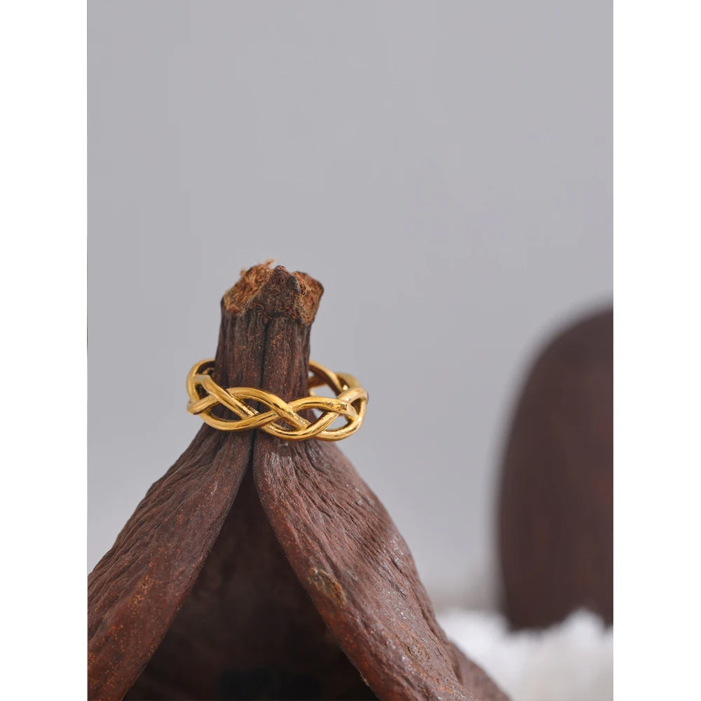 Vintage Woven Finger Ring in Gold