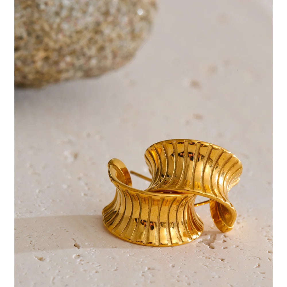 Hoop earrings gold tone C shape for versatile wear