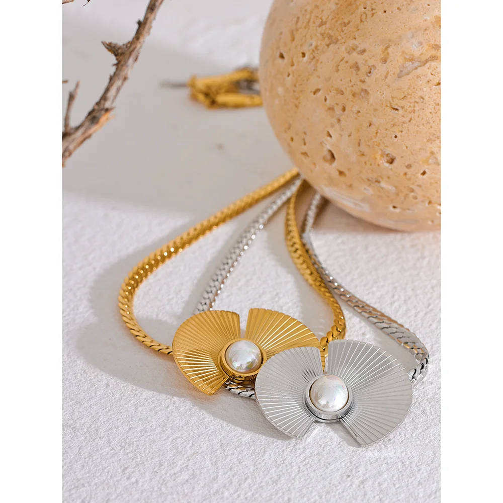 Imitation Pearl Fan Pendant Necklace