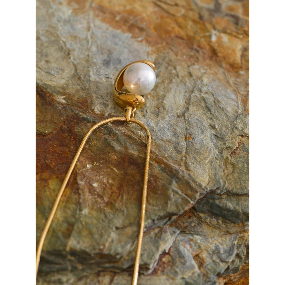 Elegant Geometric Imitation Pearl Pendant Necklace