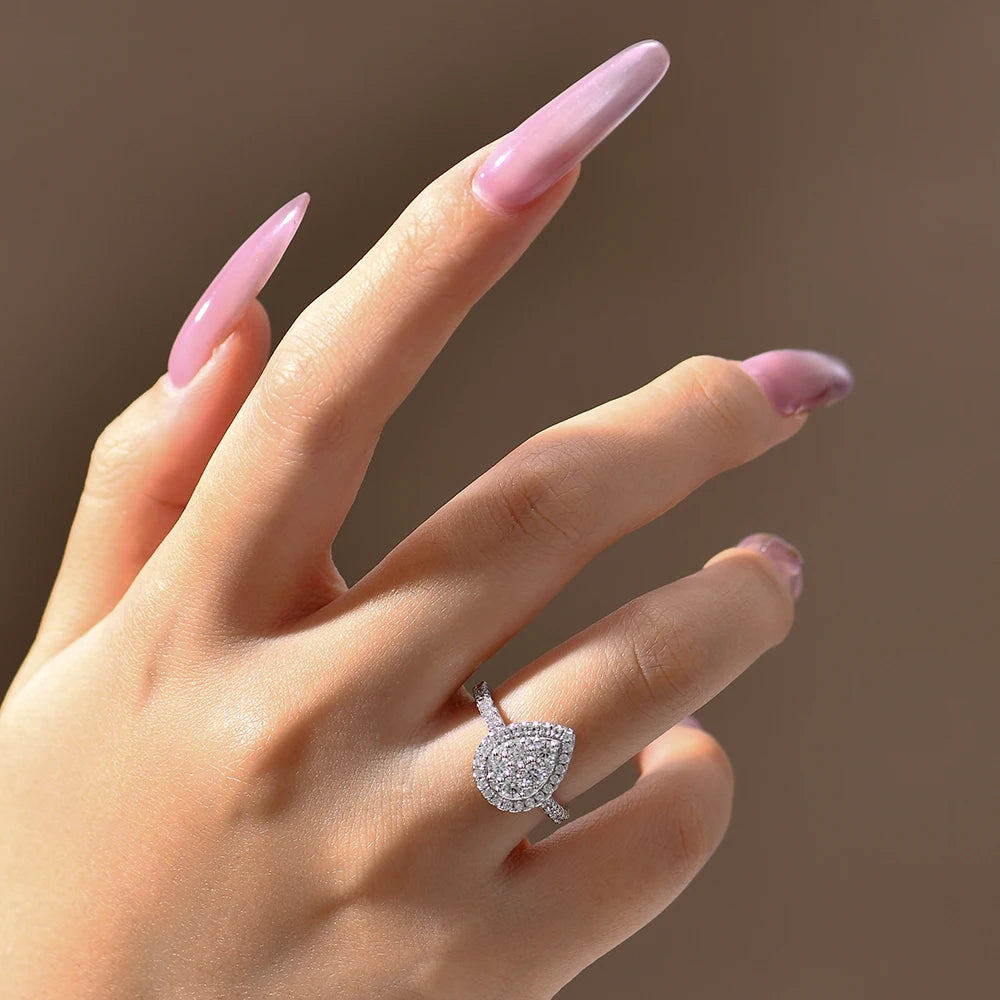 A diamond ring impression from a D VVS1 moissanite ring