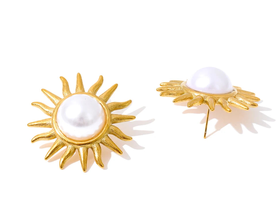Goldish jewelry stud earrings featuring pearl and golden rays