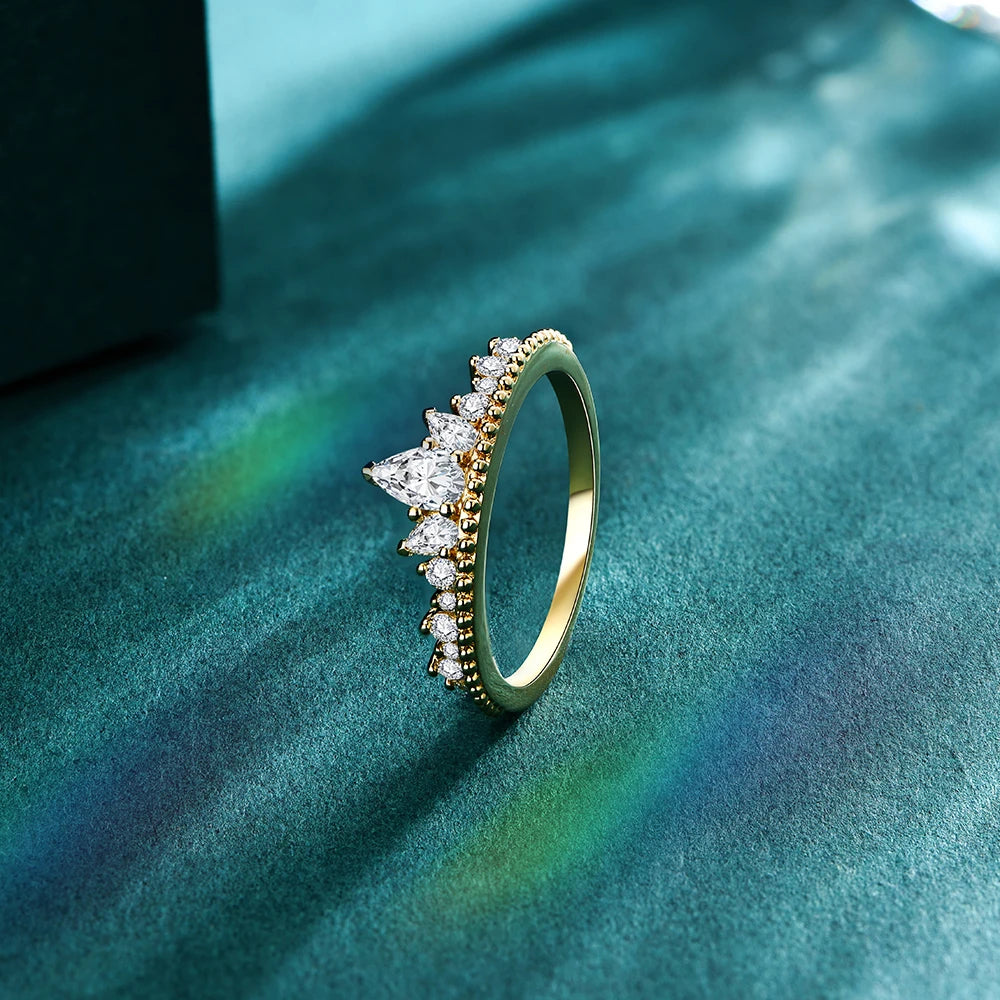 Engagement ring moissanite style showing moissanite diamonds sparkle