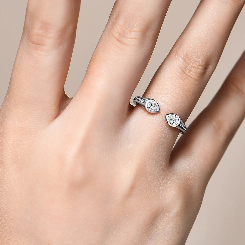 Rings with moissanite pear cut set on a polished 925 silver band