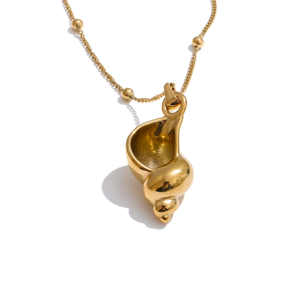 Conch pendant necklace as a charm necklace in stainless steel jewellery