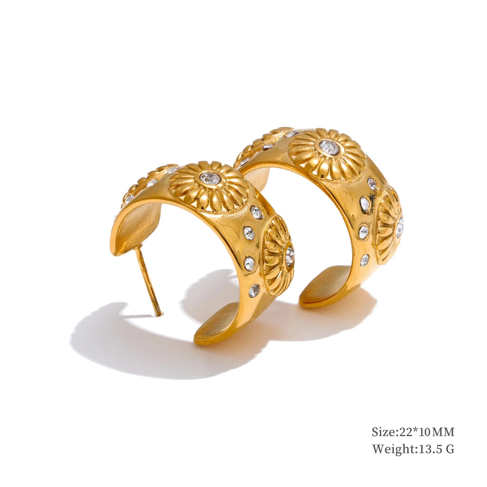 Daisy flower gold earrings ring and bracelet ensemble